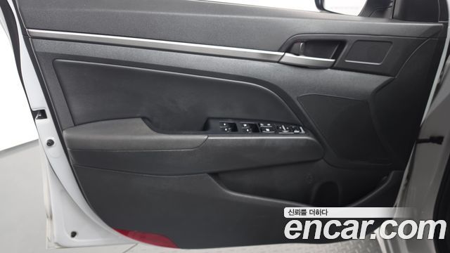 Hyundai AVANTE 2016 — photo 14