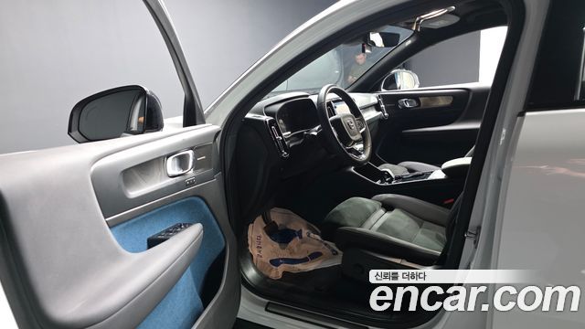 Volvo C40 2023 — photo 13
