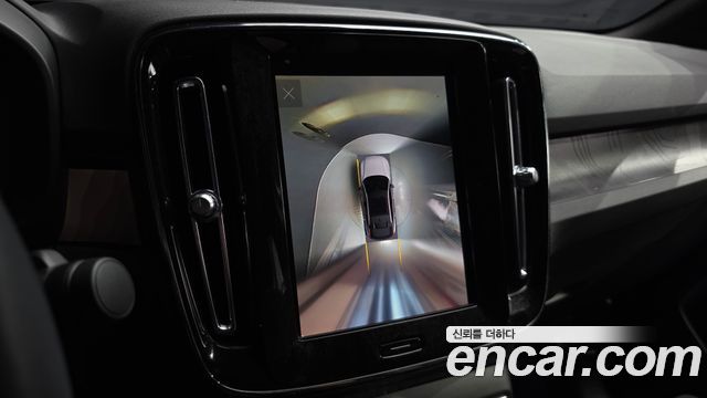 Volvo C40 2023 — photo 21