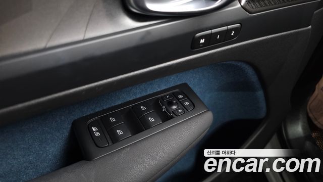 Volvo C40 2023 — photo 23