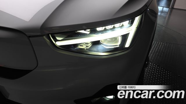 Volvo C40 2023 — photo 8