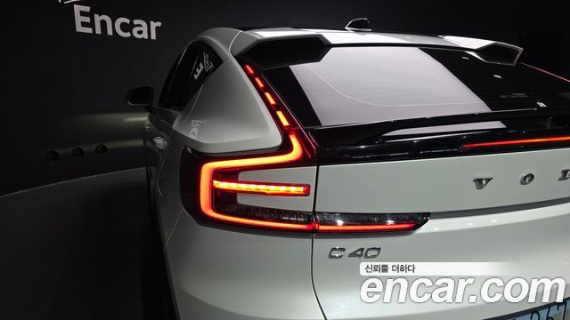 Volvo C40 2023 — photo 9