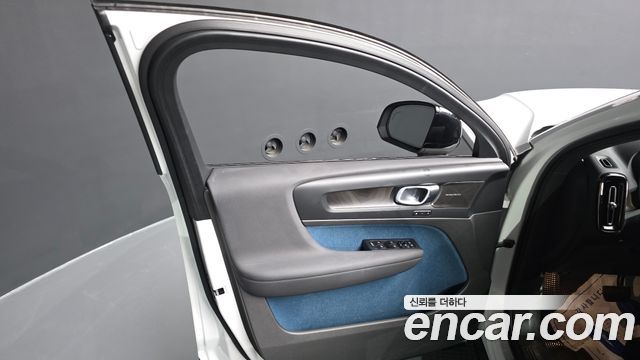 Volvo C40 2023 — photo 14