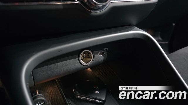 Volvo C40 2023 — photo 16
