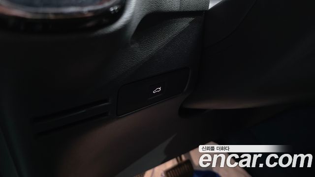 Volvo C40 2023 — photo 29