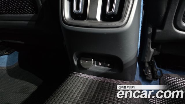 Volvo C40 2023 — photo 31