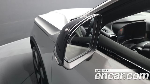 Volvo C40 2023 — photo 33