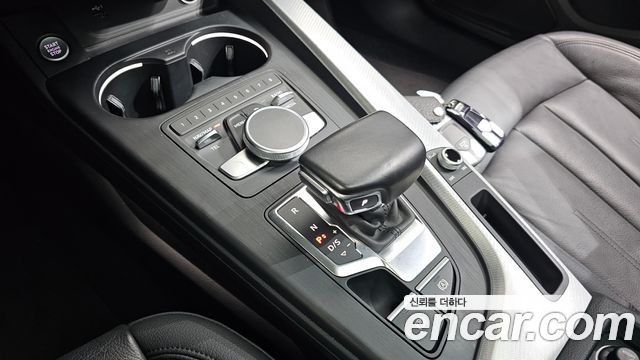 Audi A4 2019 — photo 12
