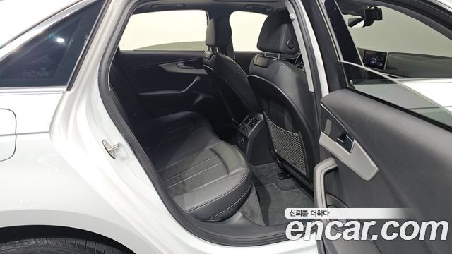 Audi A4 2019 — photo 17