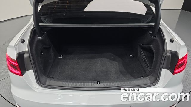 Audi A4 2019 — photo 23