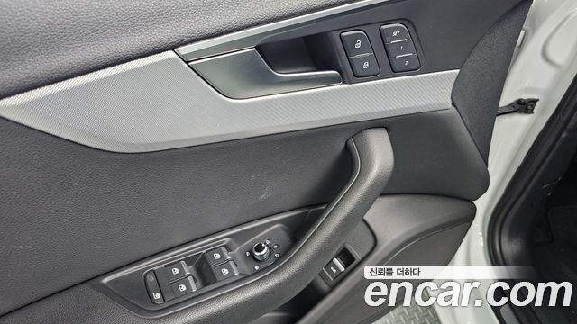 Audi A4 2019 — photo 24