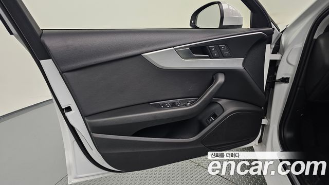 Audi A4 2019 — photo 14