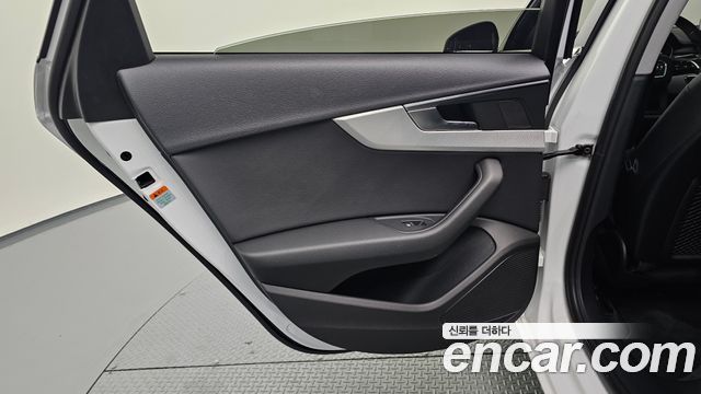 Audi A4 2019 — photo 15