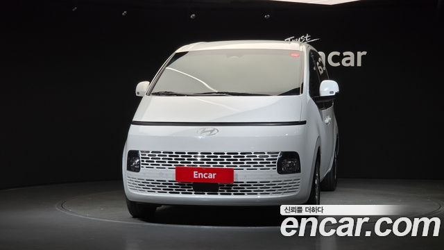 Hyundai Staria 2025 — photo 3