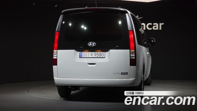 Hyundai Staria 2025 — photo 4