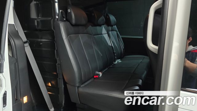 Hyundai Staria 2025 — photo 11