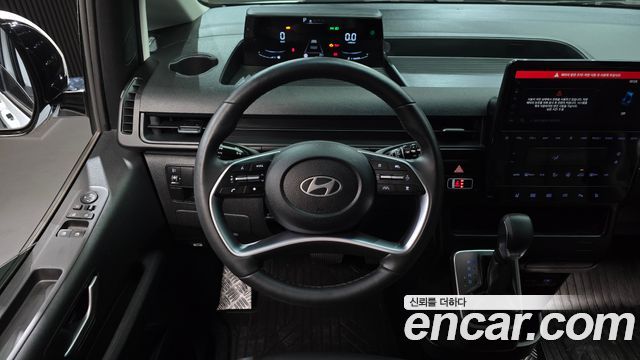 Hyundai Staria 2025 — photo 13