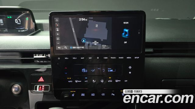 Hyundai Staria 2025 — photo 14