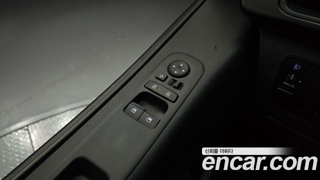 Hyundai Staria 2025 — photo 17