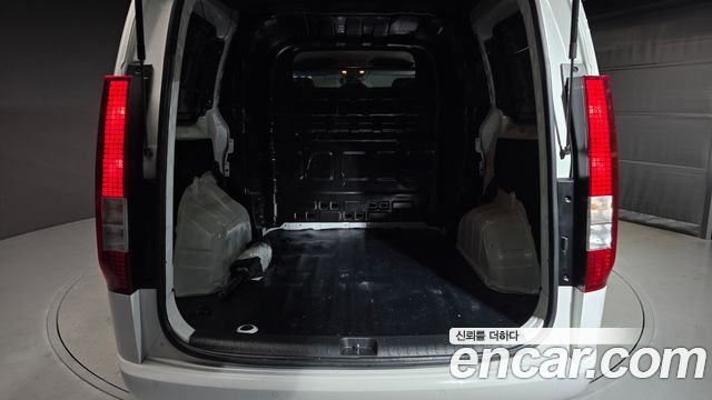 Hyundai Staria 2025 — photo 20
