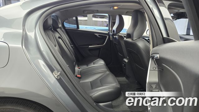 Volvo S60 2016 — photo 11