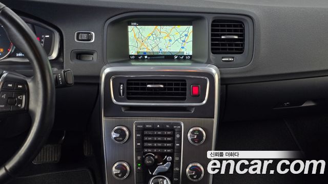 Volvo S60 2016 — photo 12