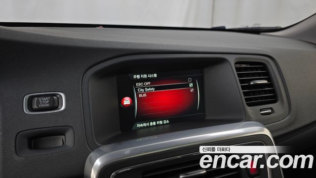 Volvo S60 2016 — photo 14