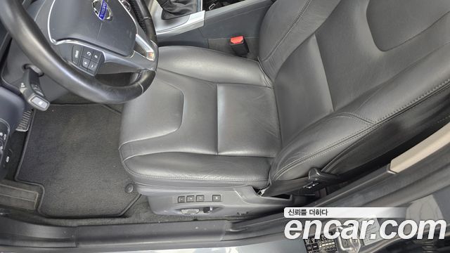 Volvo S60 2016 — photo 18