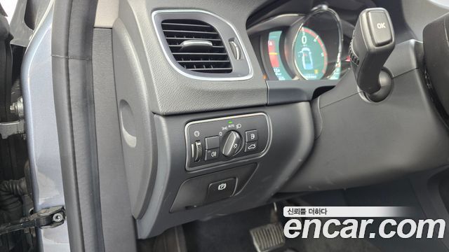 Volvo S60 2016 — photo 20