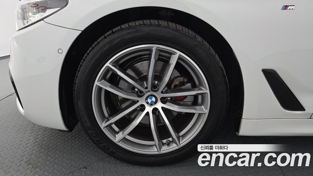 BMW 5-Series 2017 — photo 5