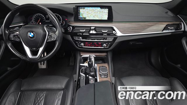 BMW 5-Series 2017 — photo 10