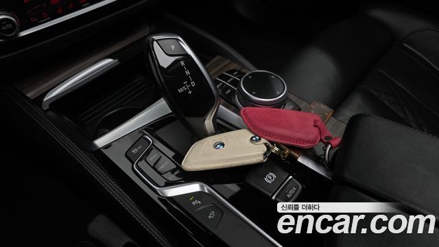BMW 5-Series 2017 — photo 12