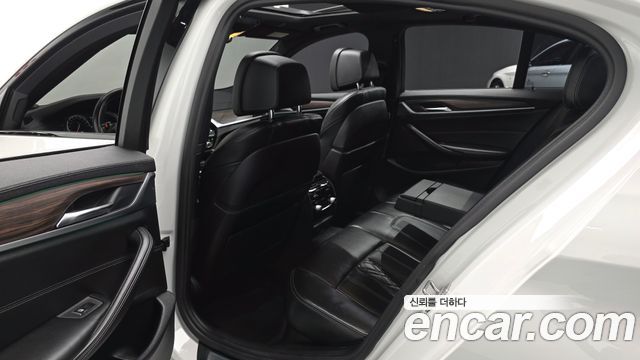 BMW 5-Series 2017 — photo 17