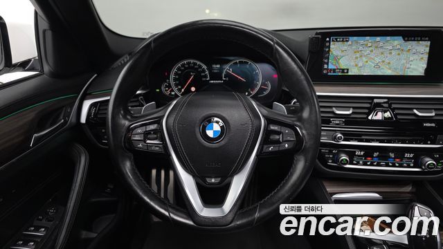 BMW 5-Series 2017 — photo 20