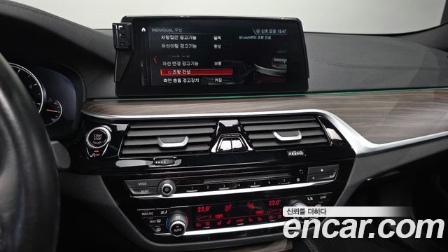 BMW 5-Series 2017 — photo 23