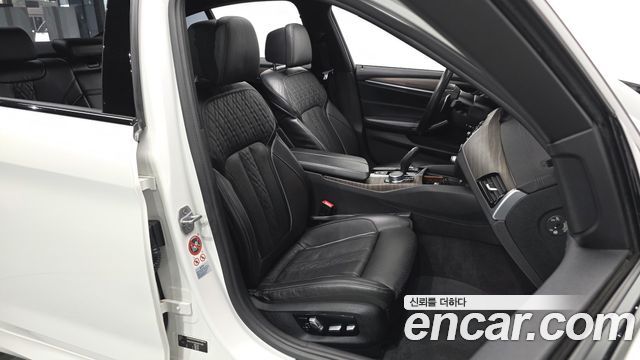 BMW 5-Series 2017 — photo 16