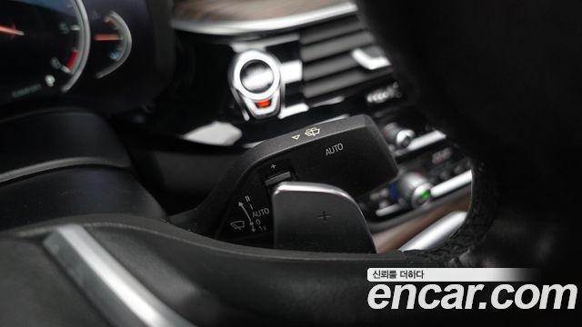 BMW 5-Series 2017 — photo 29