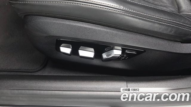 BMW 5-Series 2017 — photo 30