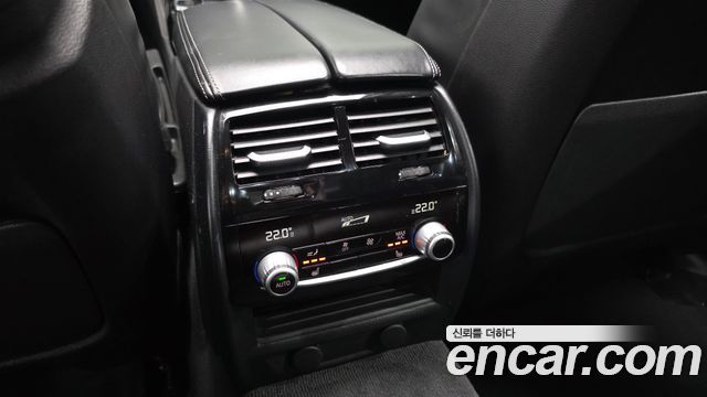 BMW 5-Series 2017 — photo 32