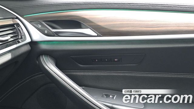 BMW 5-Series 2017 — photo 35