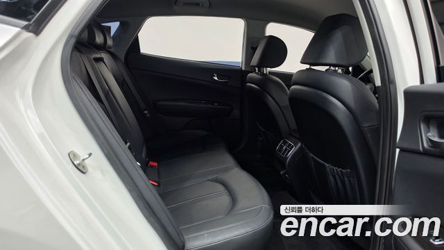 Kia K5 2019 — photo 17