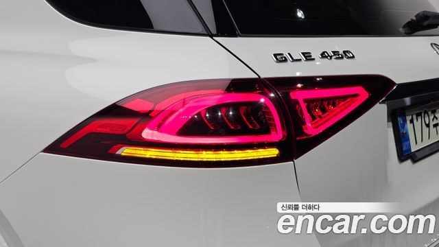 Mercedes-Benz GLE-Class 2022 — photo 9