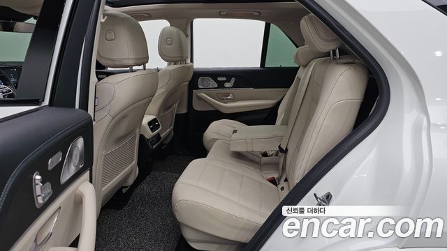 Mercedes-Benz GLE-Class 2022 — photo 16