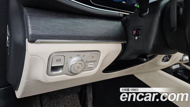 Mercedes-Benz GLE-Class 2022 — photo 27
