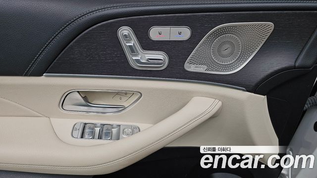 Mercedes-Benz GLE-Class 2022 — photo 28