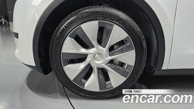 Tesla Model Y 2024 — photo 5