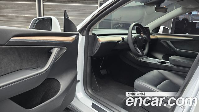 Tesla Model Y 2024 — photo 10