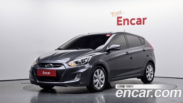 Hyundai Accent 2012 — photo 1