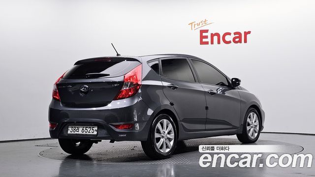 Hyundai Accent 2012 — photo 2
