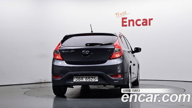 Hyundai Accent 2012 — photo 4